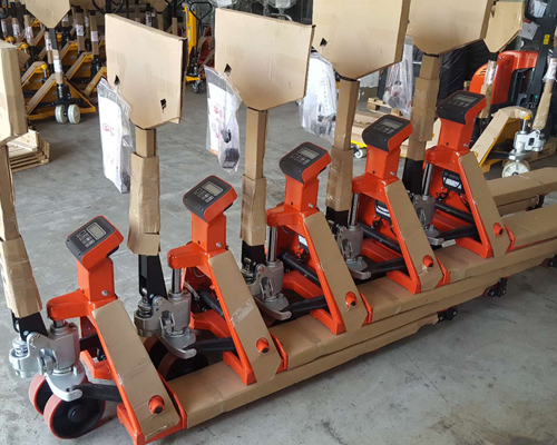 電子秤叉車(chē)--某五色金屬回(huí)收廠諾力電子(zi)秤搬運車